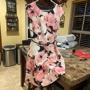 Gorgeous floral dress with belt